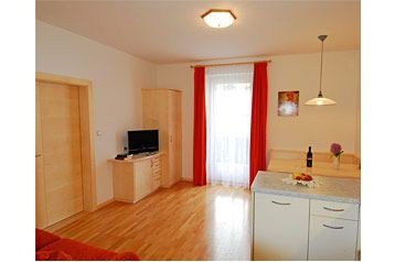 Italia Privát Lana, Interno